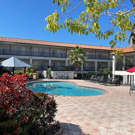 Red Roof Inn Plus & Suites Tampa Bagian luar foto