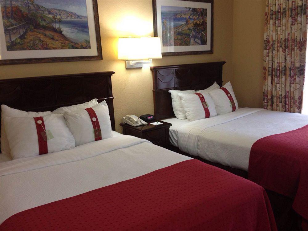 Red Roof Inn Plus & Suites Tampa Bagian luar foto