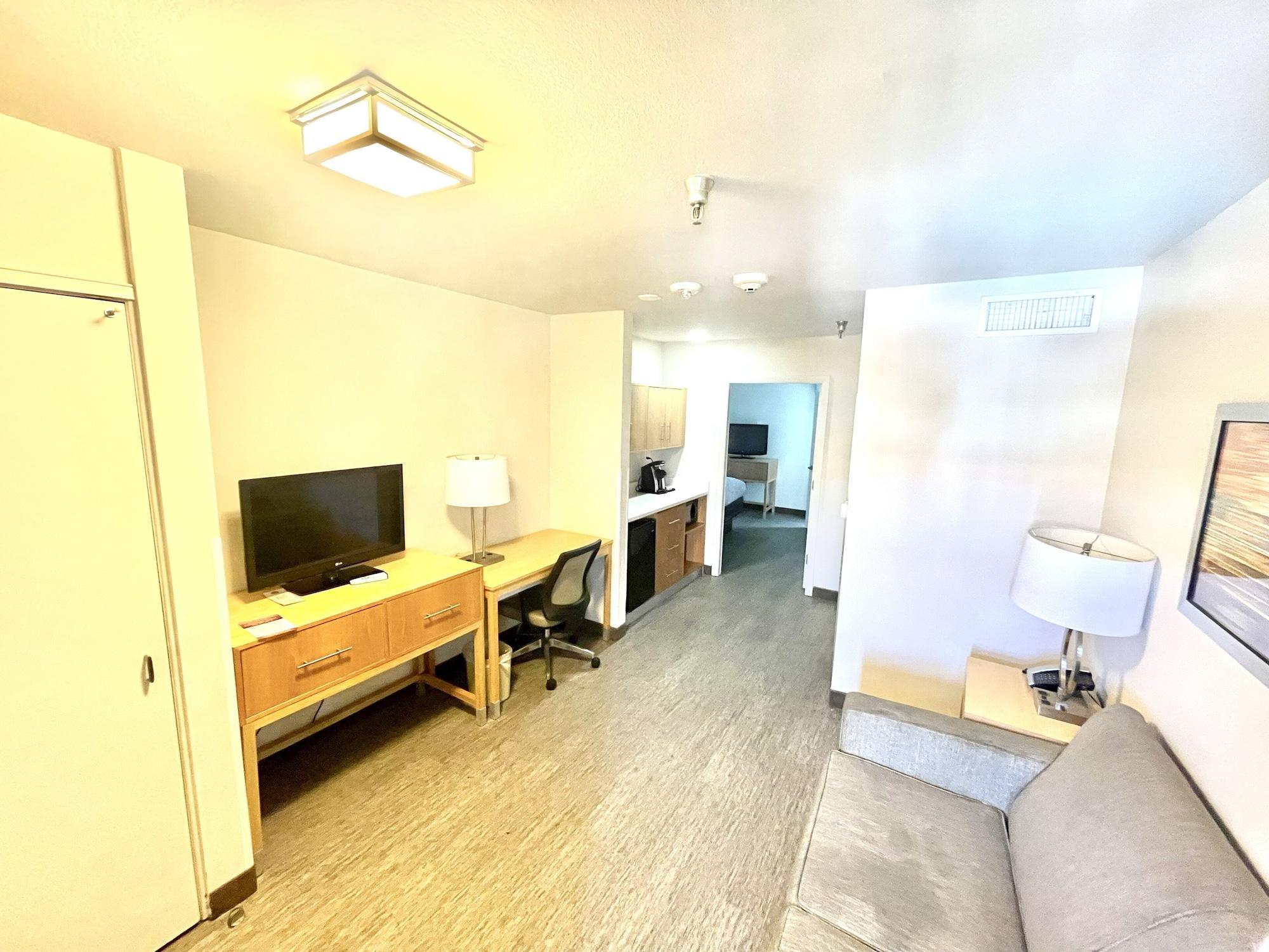 Red Roof Inn Plus & Suites Tampa Bagian luar foto