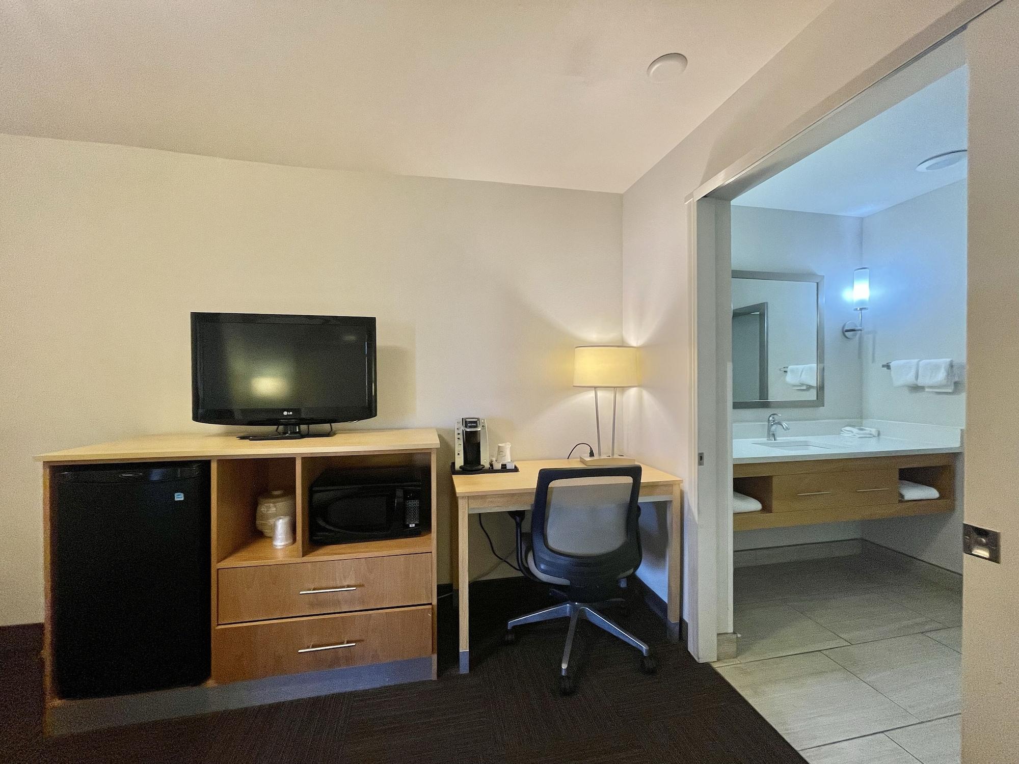Red Roof Inn Plus & Suites Tampa Bagian luar foto