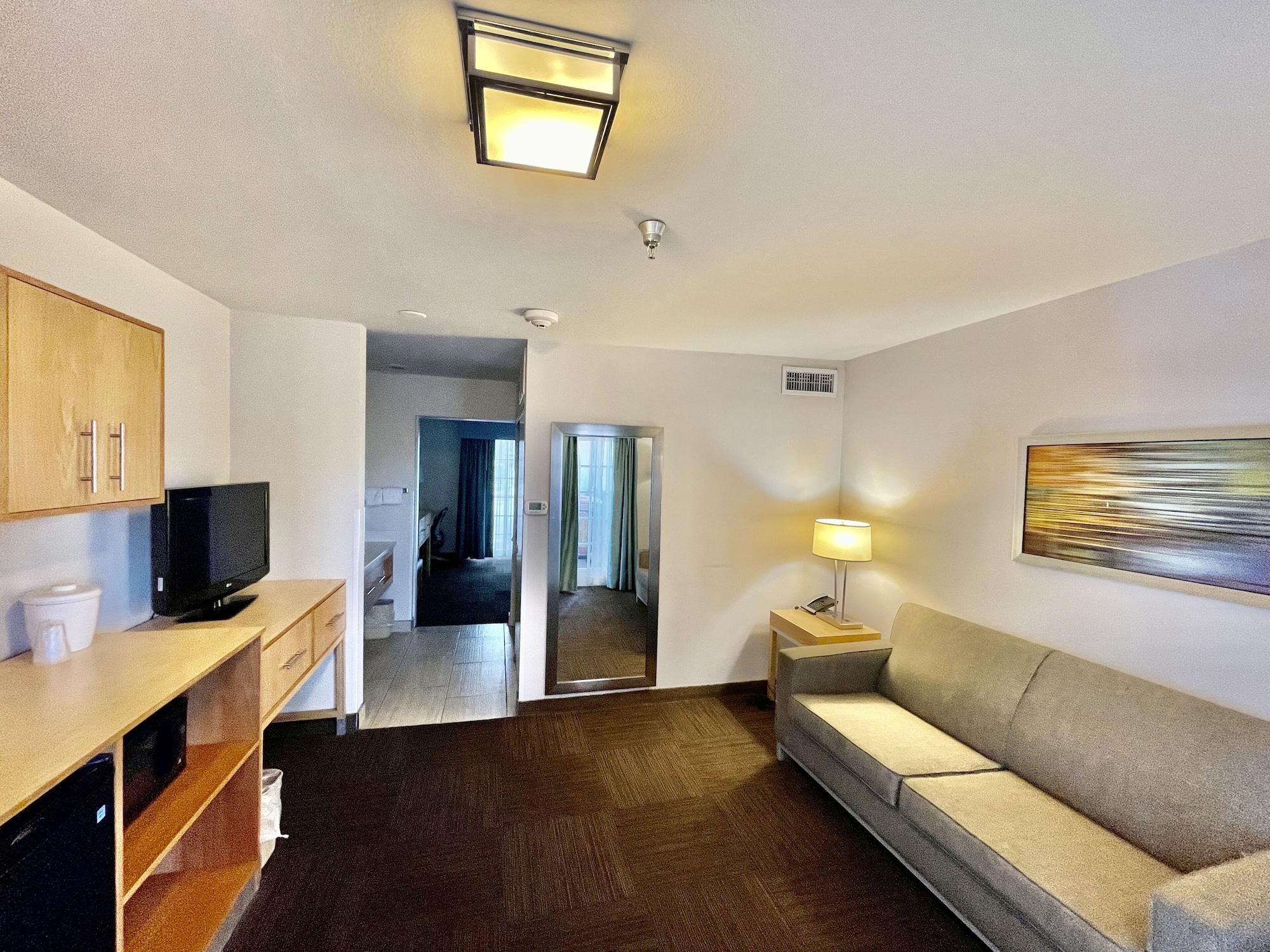 Red Roof Inn Plus & Suites Tampa Bagian luar foto