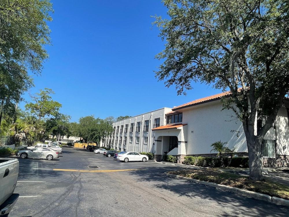 Red Roof Inn Plus & Suites Tampa Bagian luar foto
