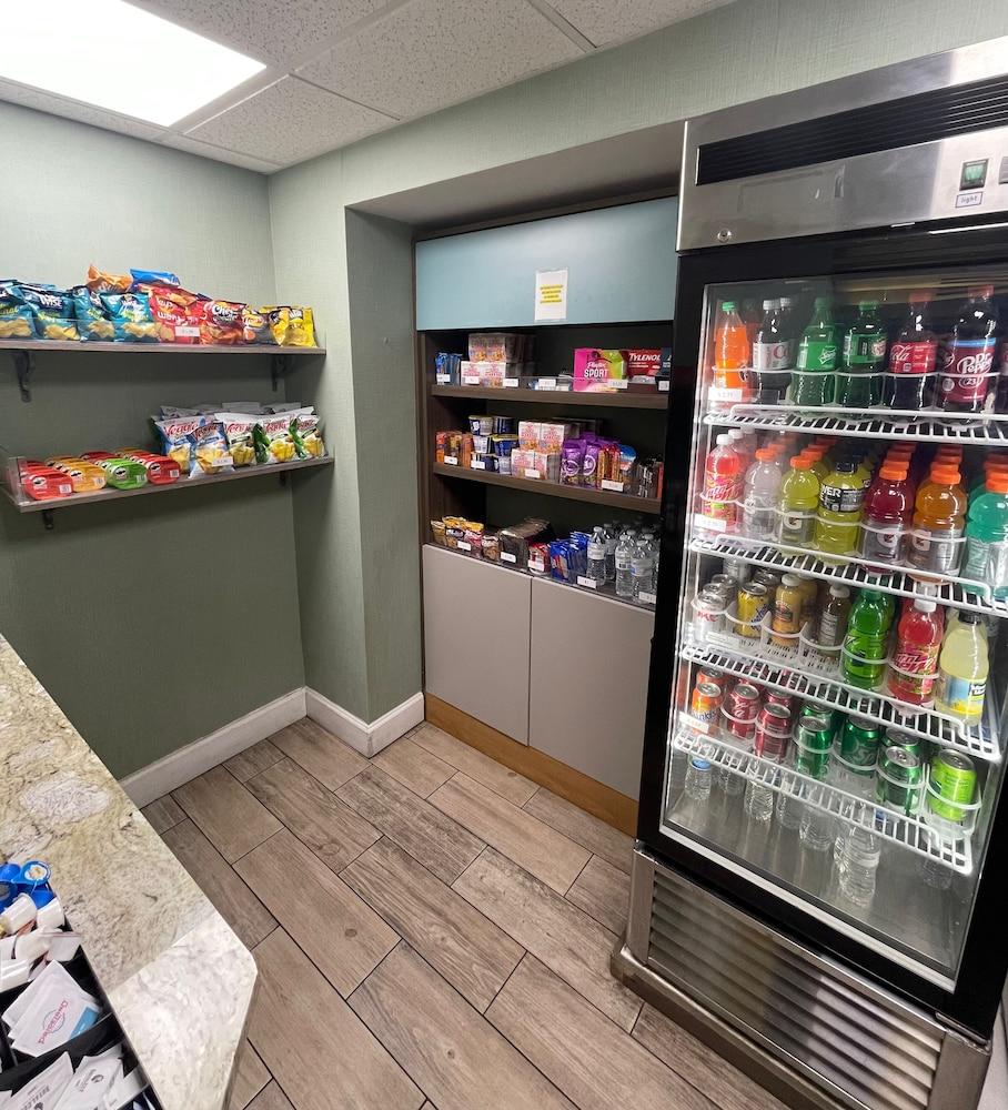 Red Roof Inn Plus & Suites Tampa Bagian luar foto