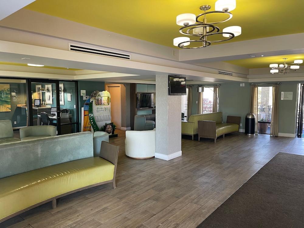 Red Roof Inn Plus & Suites Tampa Bagian luar foto