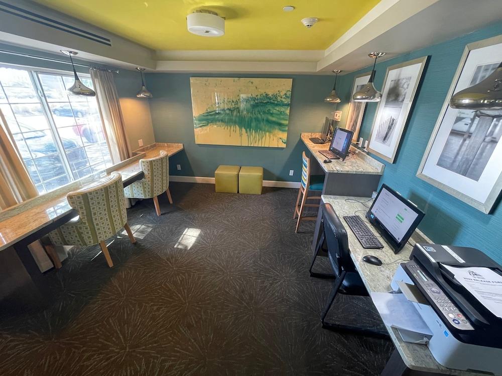 Red Roof Inn Plus & Suites Tampa Bagian luar foto