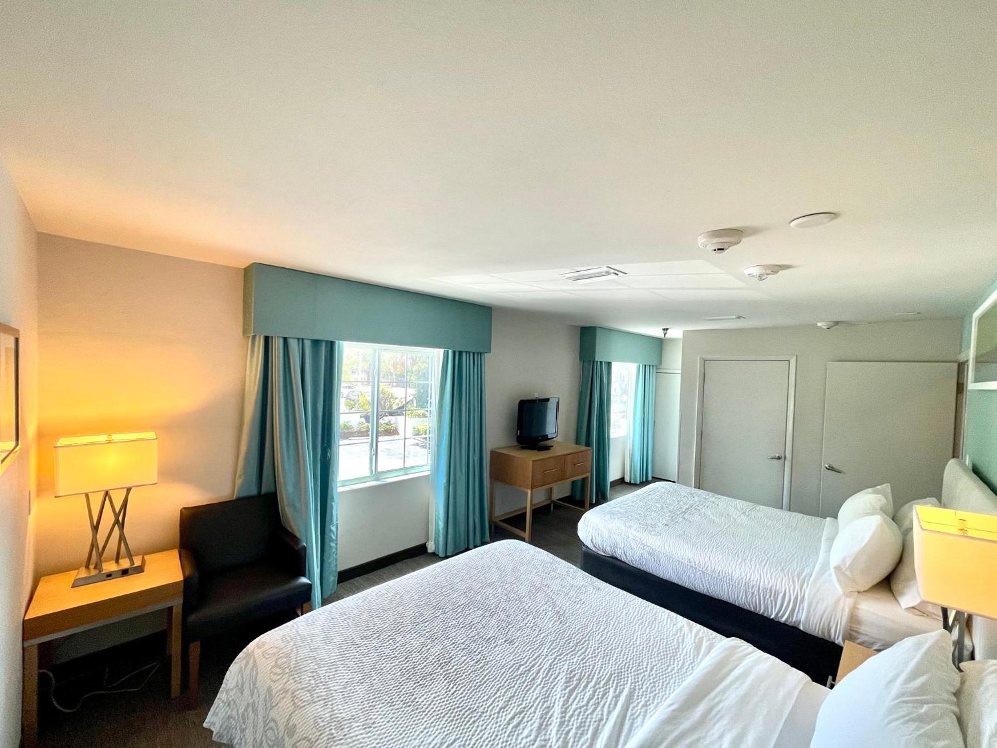 Red Roof Inn Plus & Suites Tampa Bagian luar foto