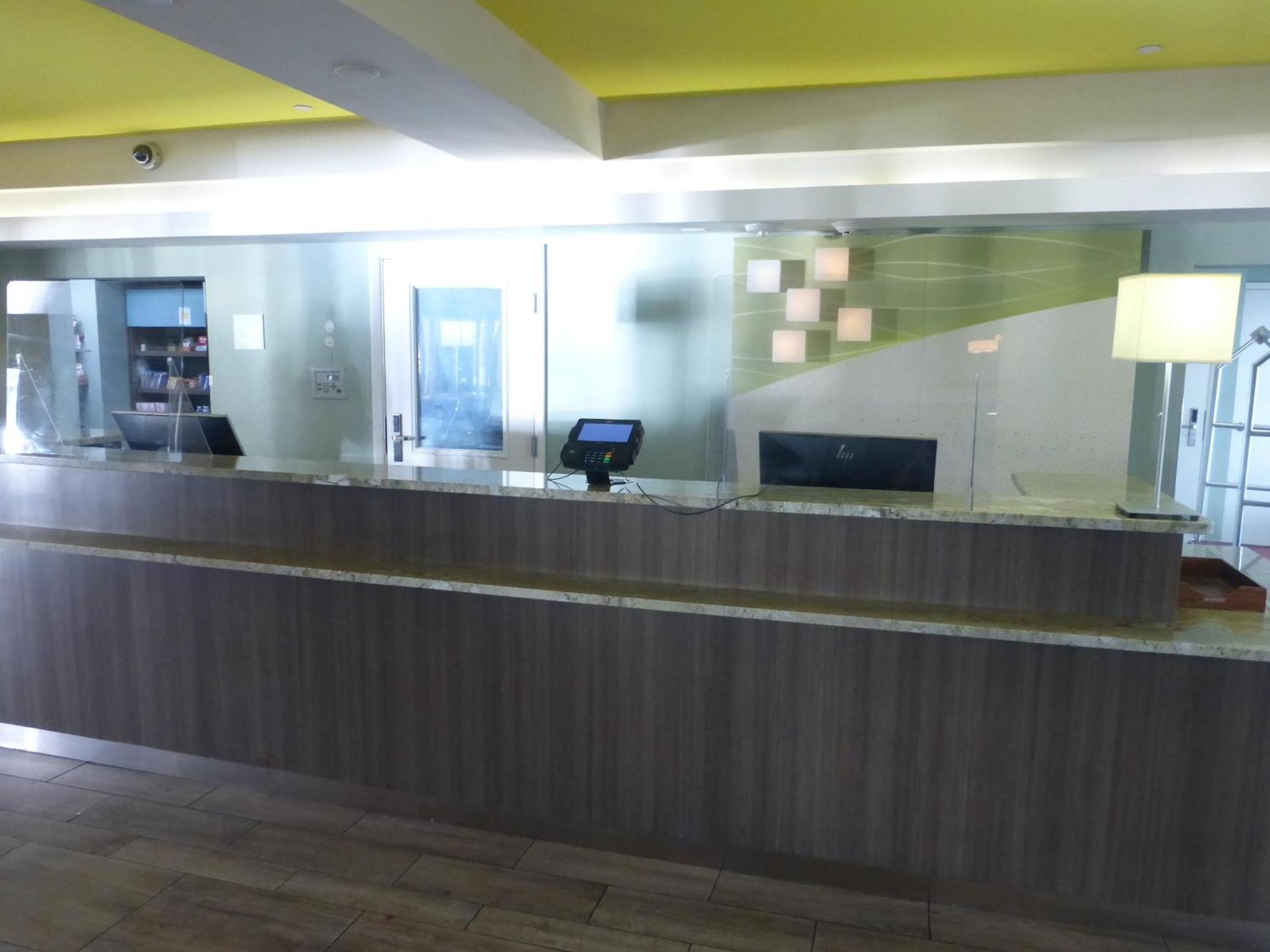 Red Roof Inn Plus & Suites Tampa Bagian luar foto