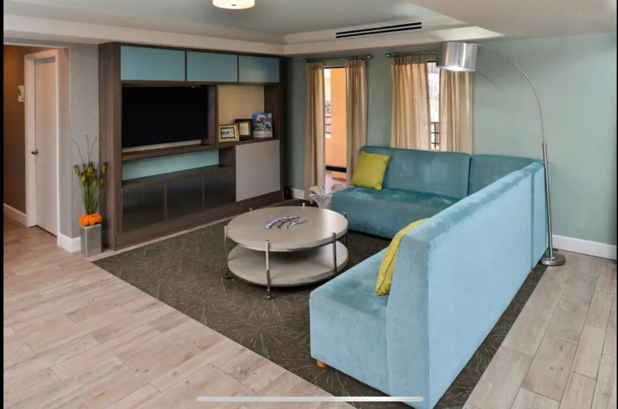 Red Roof Inn Plus & Suites Tampa Bagian luar foto