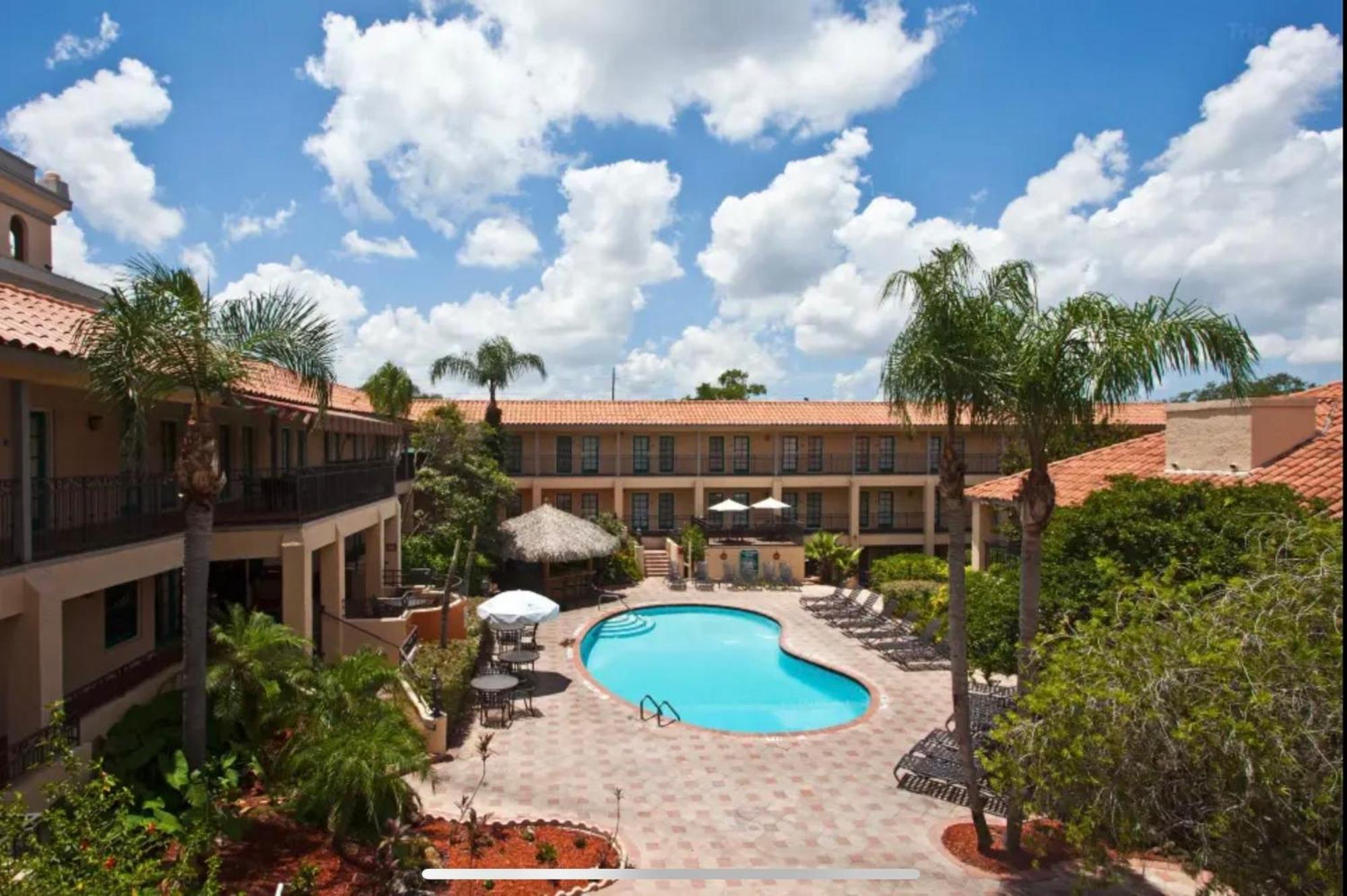 Red Roof Inn Plus & Suites Tampa Bagian luar foto