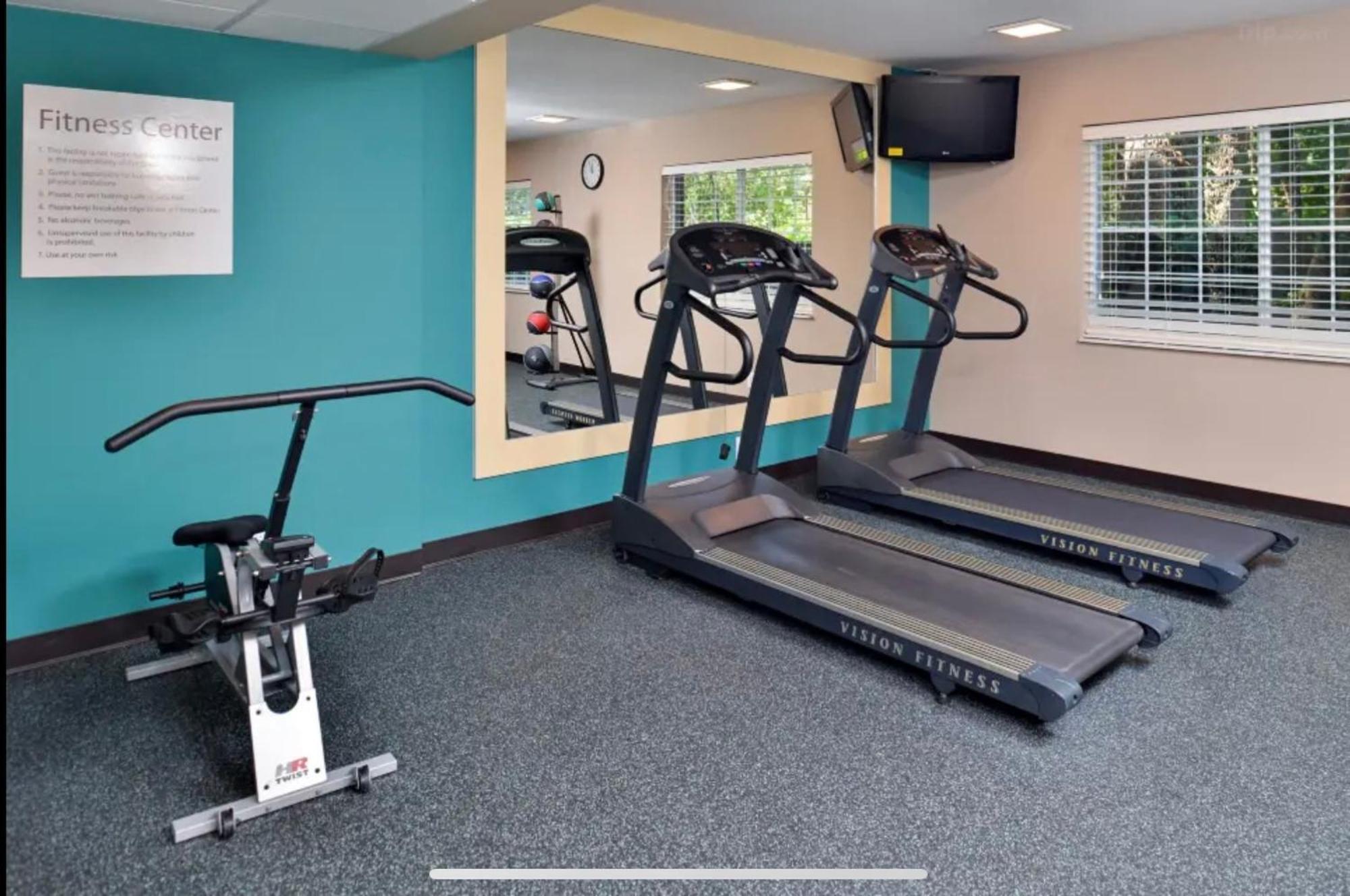Red Roof Inn Plus & Suites Tampa Bagian luar foto