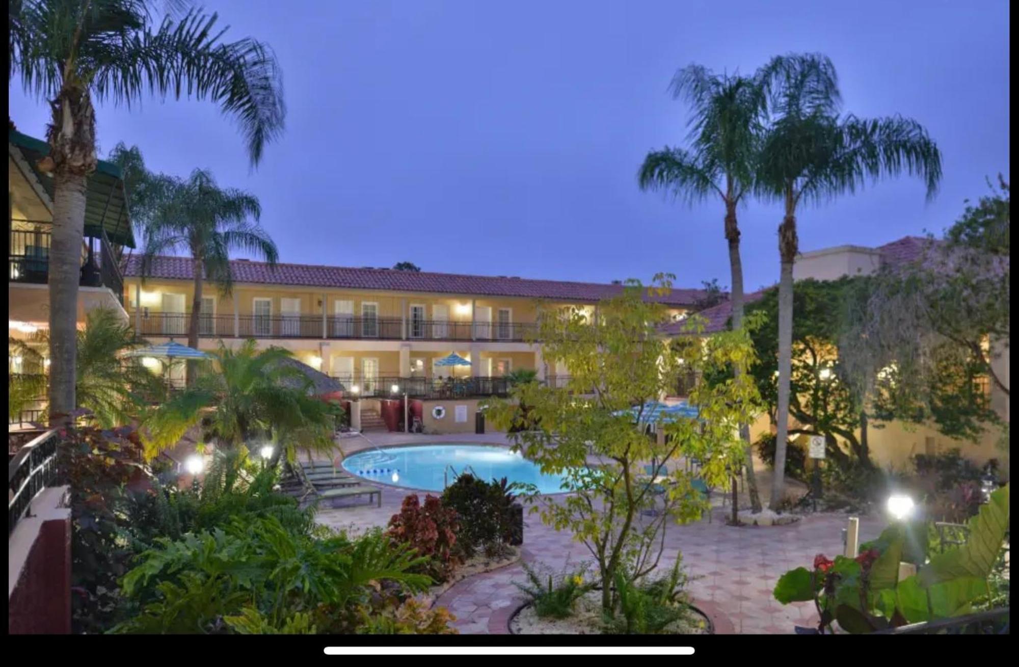 Red Roof Inn Plus & Suites Tampa Bagian luar foto