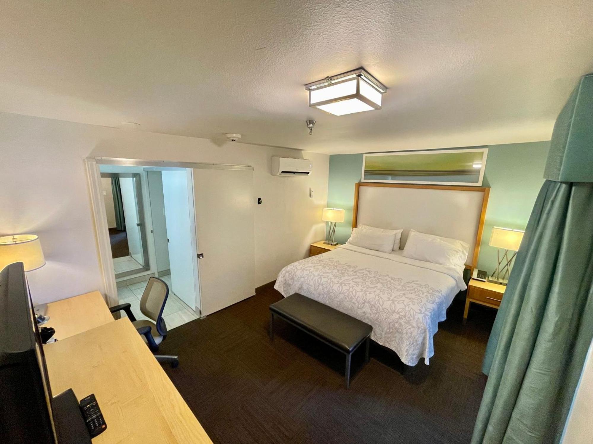 Red Roof Inn Plus & Suites Tampa Bagian luar foto