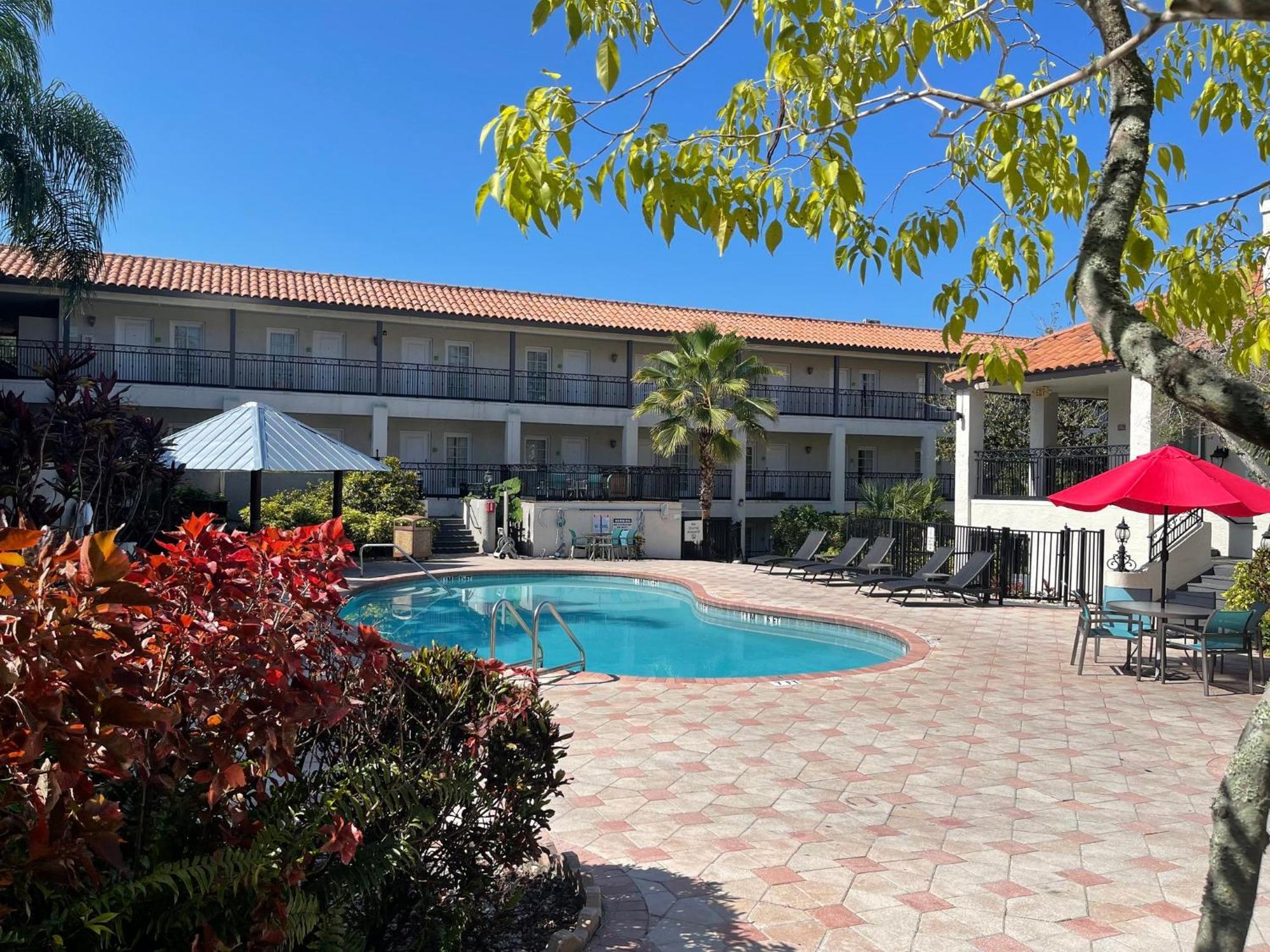Red Roof Inn Plus & Suites Tampa Bagian luar foto