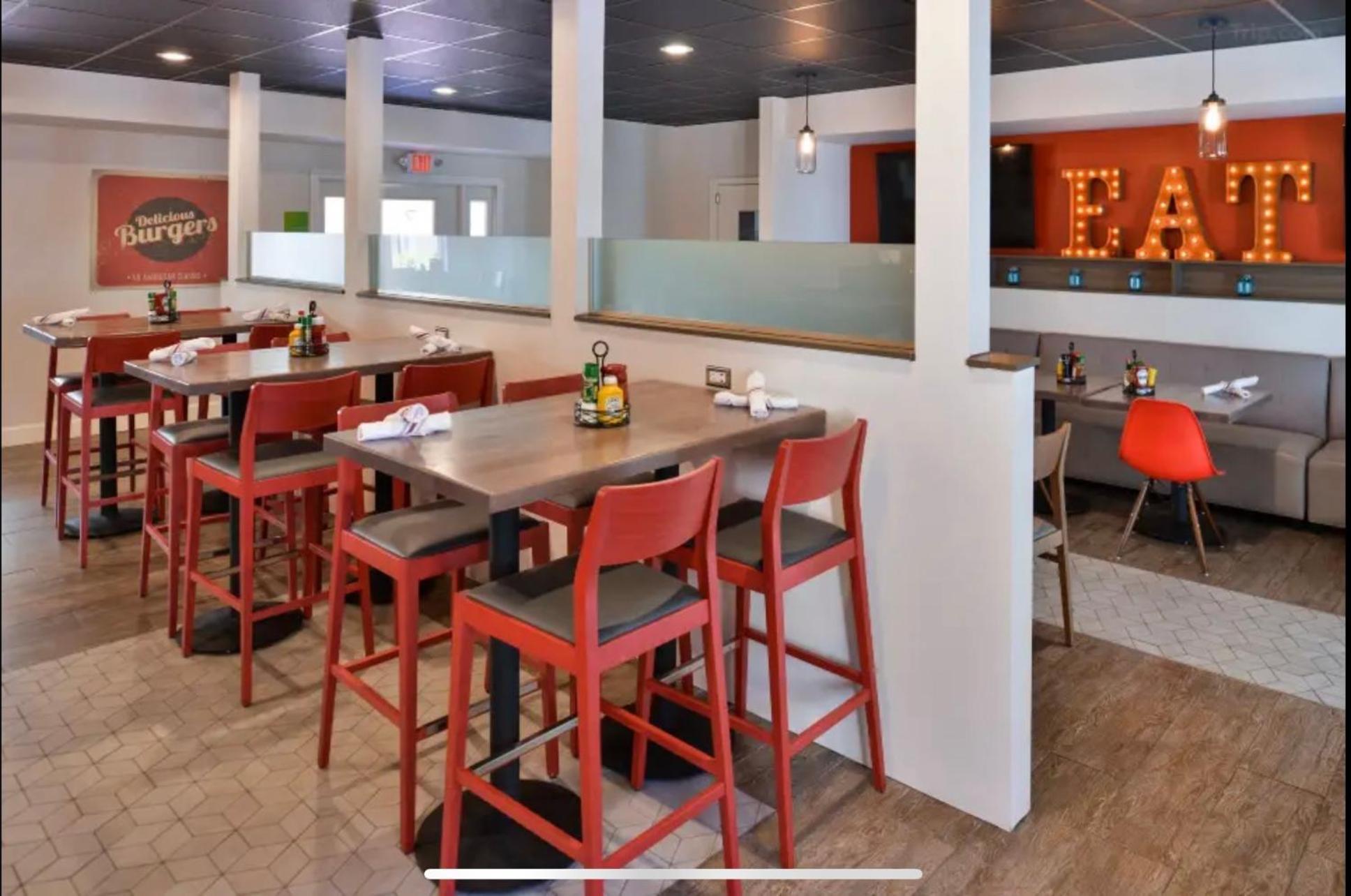 Red Roof Inn Plus & Suites Tampa Bagian luar foto