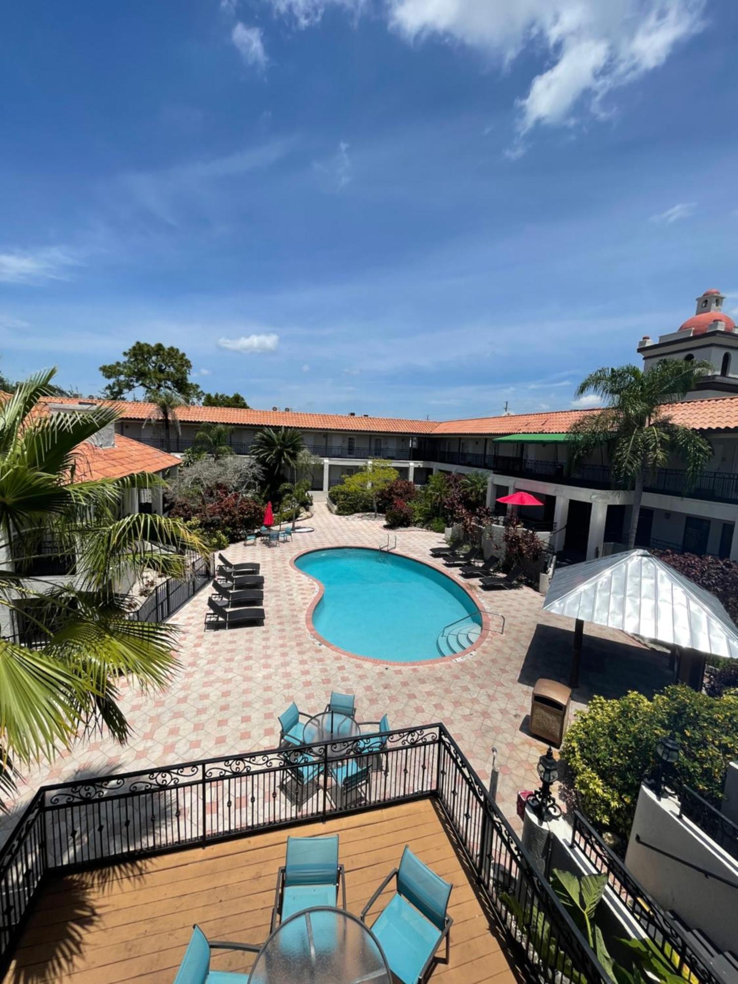 Red Roof Inn Plus & Suites Tampa Bagian luar foto