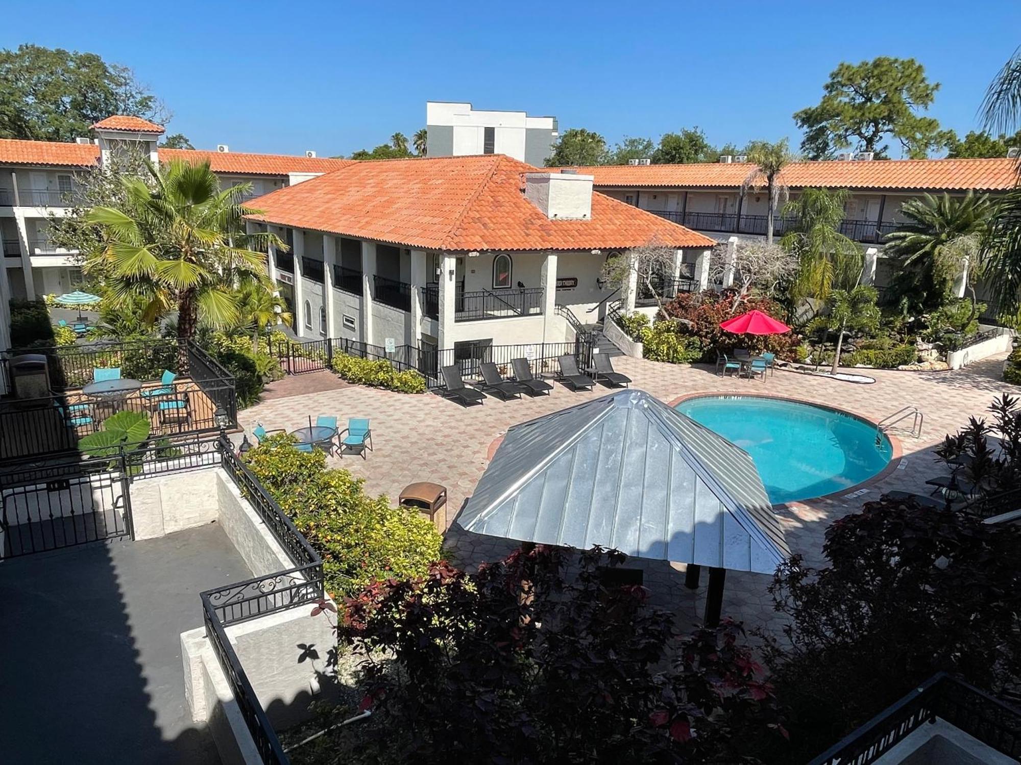 Red Roof Inn Plus & Suites Tampa Bagian luar foto