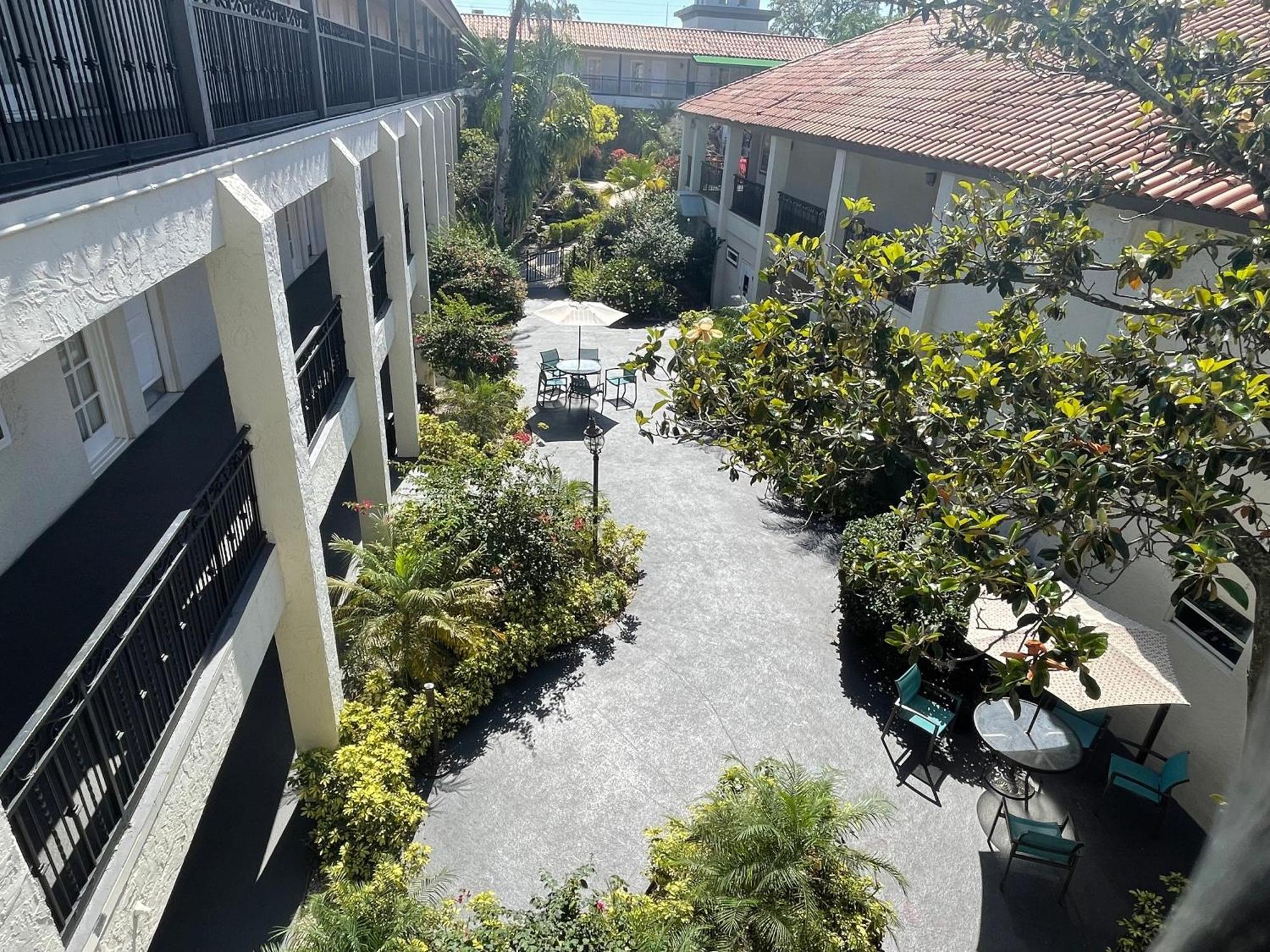 Red Roof Inn Plus & Suites Tampa Bagian luar foto
