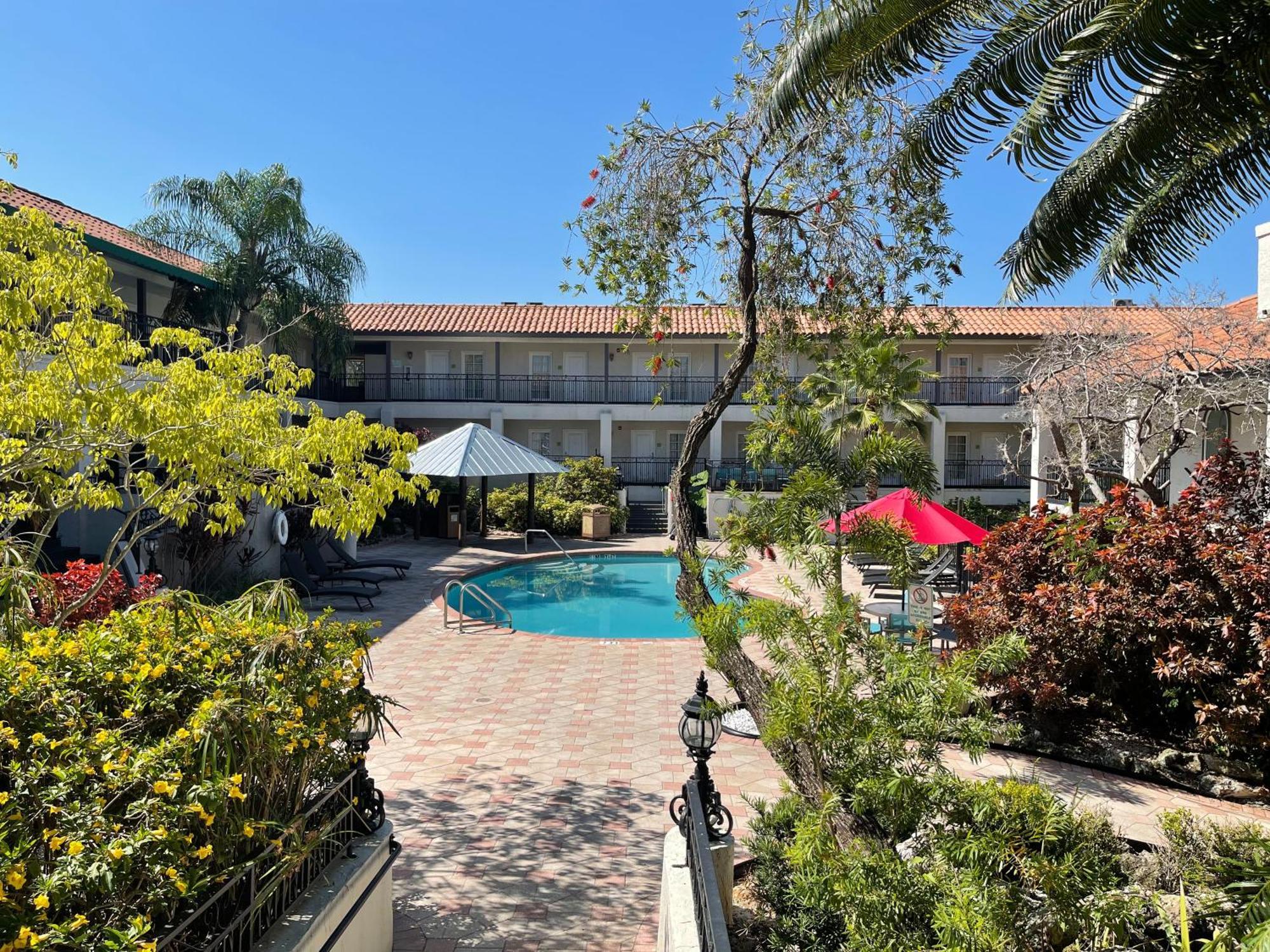 Red Roof Inn Plus & Suites Tampa Bagian luar foto