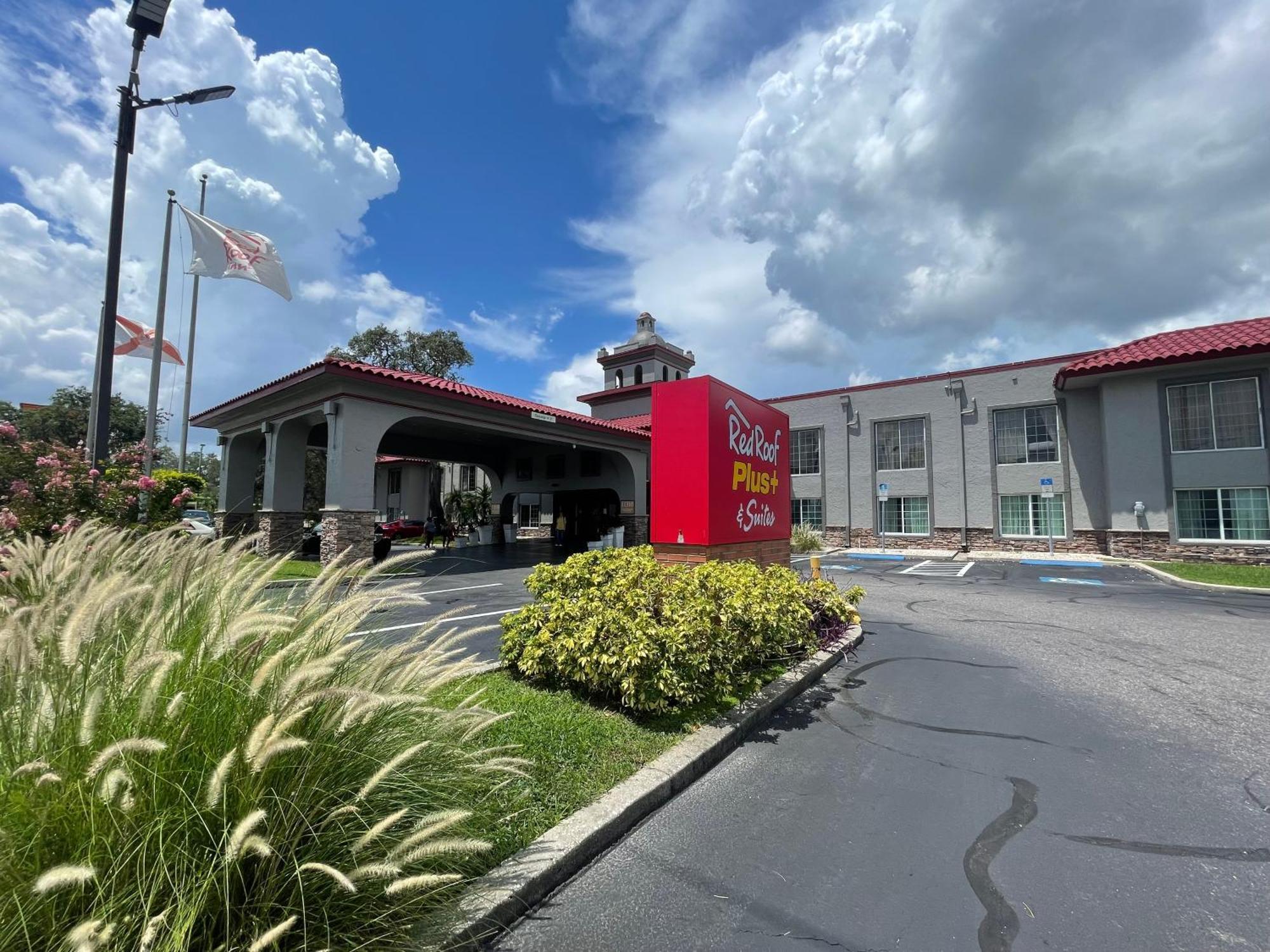 Red Roof Inn Plus & Suites Tampa Bagian luar foto