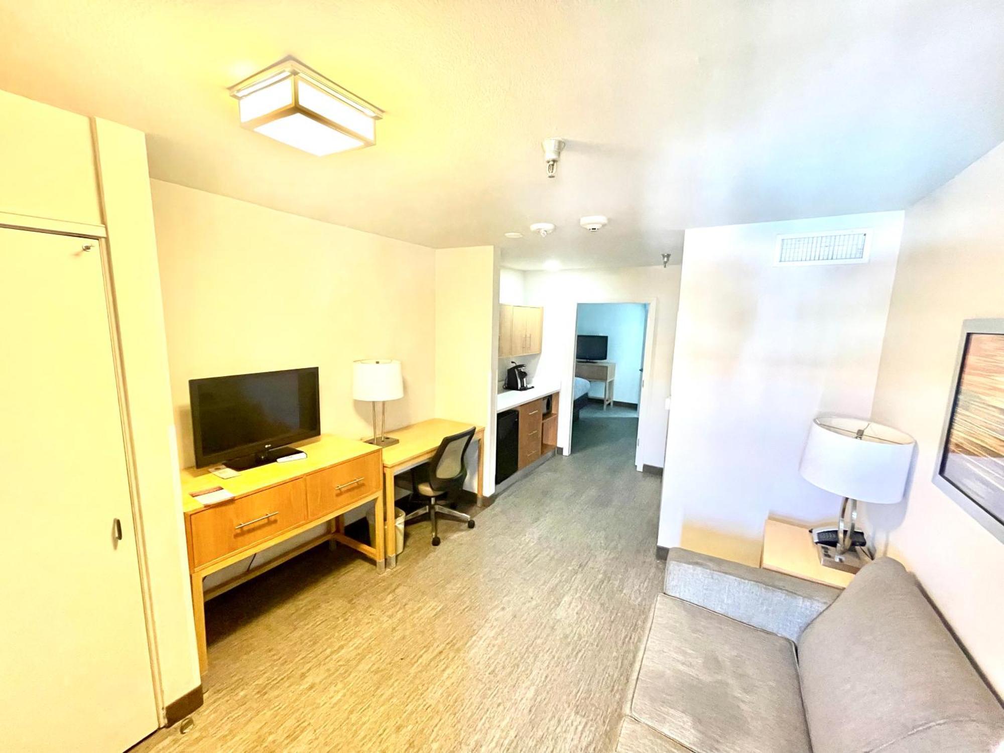 Red Roof Inn Plus & Suites Tampa Ruang foto