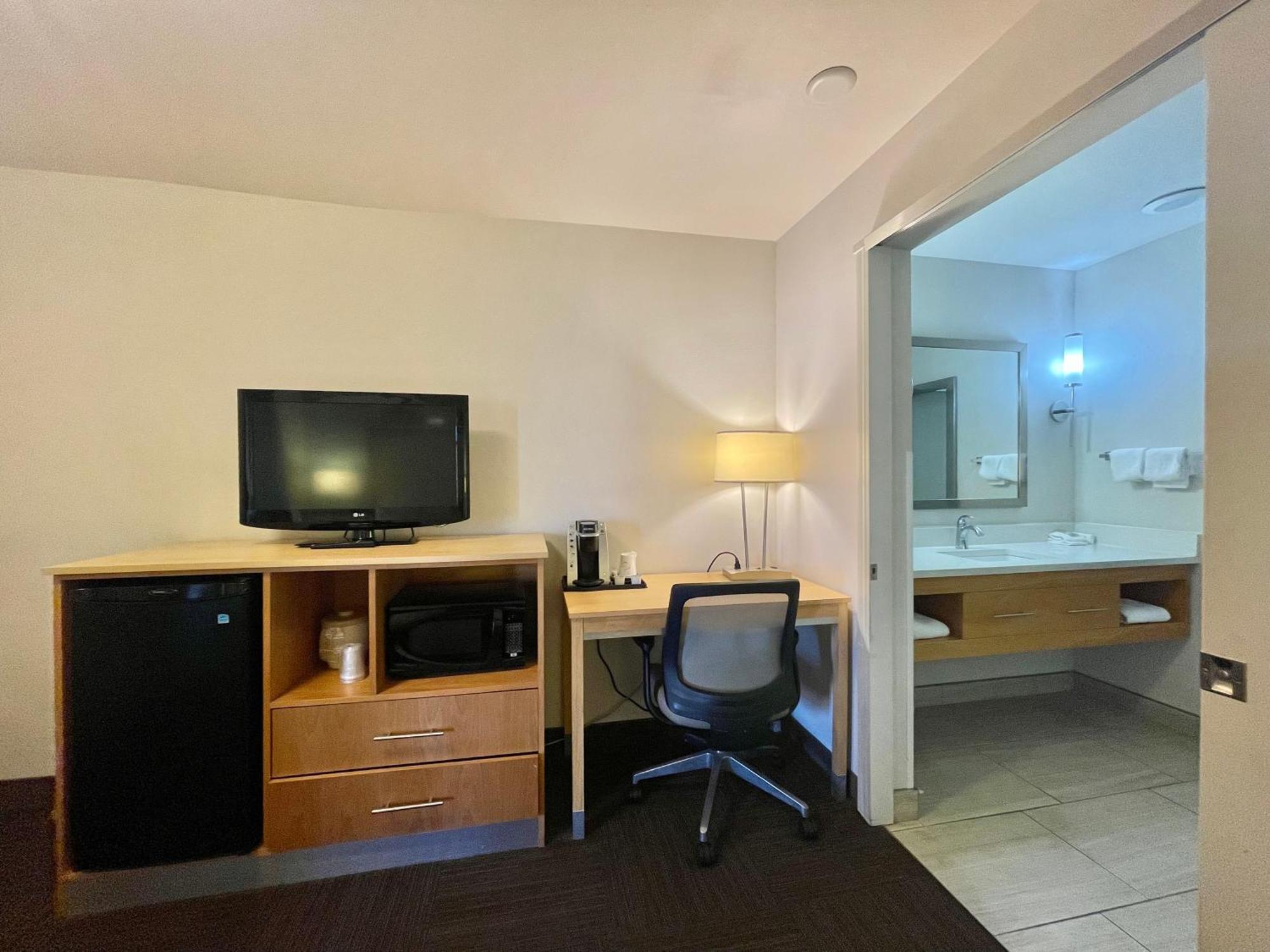 Red Roof Inn Plus & Suites Tampa Ruang foto