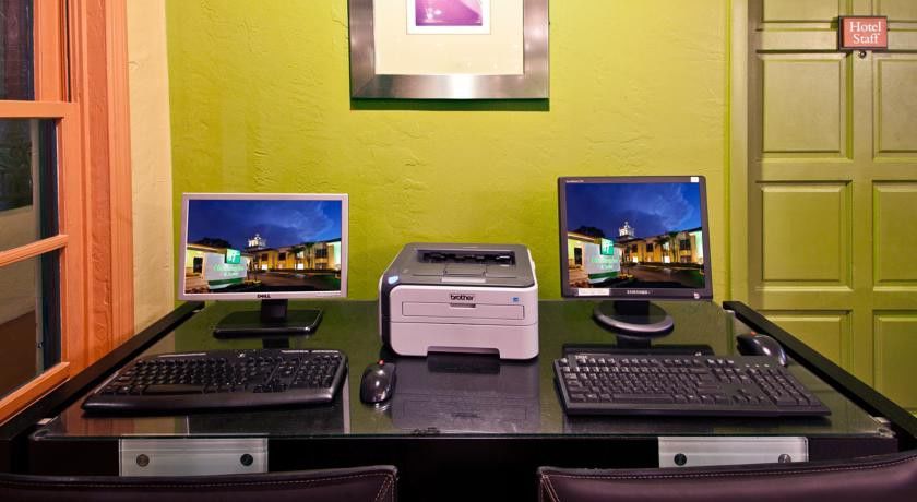Red Roof Inn Plus & Suites Tampa Fasilitas foto